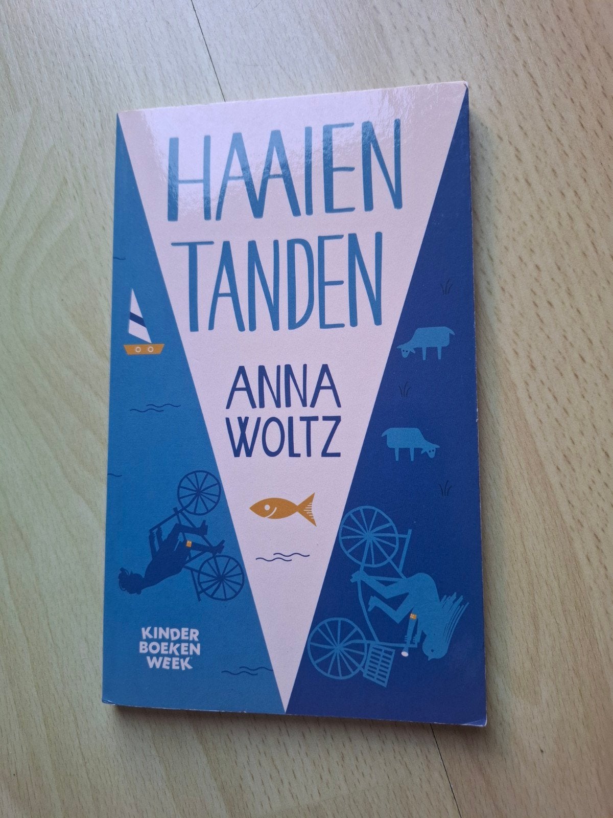 Anna Woltz Haaientanden, Ophalen of Verzenden, Zo goed als nieuw