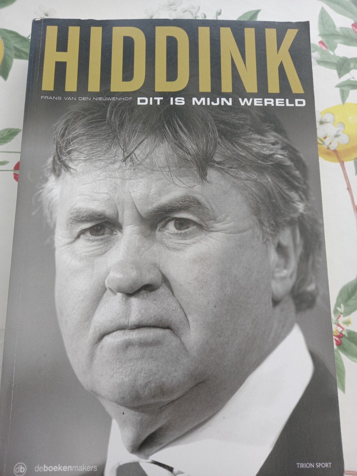 F. van den Nieuwenhof - Hiddink, dit is mijn wereld m4, F. van den Nieuwenhof, Ophalen of Verzenden, Zo goed als nieuw, Sport