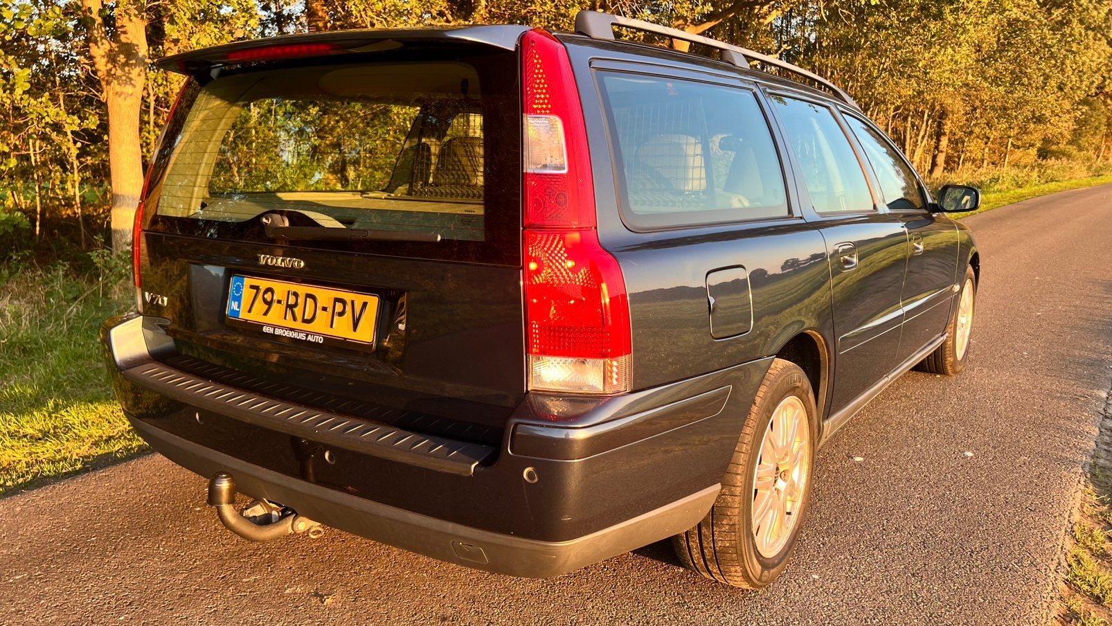 Volvo V70 2.4 2005 Blauw NIEUWE D-Riem en WP!, Auto's, Voorwielaandrijving, 1800 kg, Blauw, Stationwagon