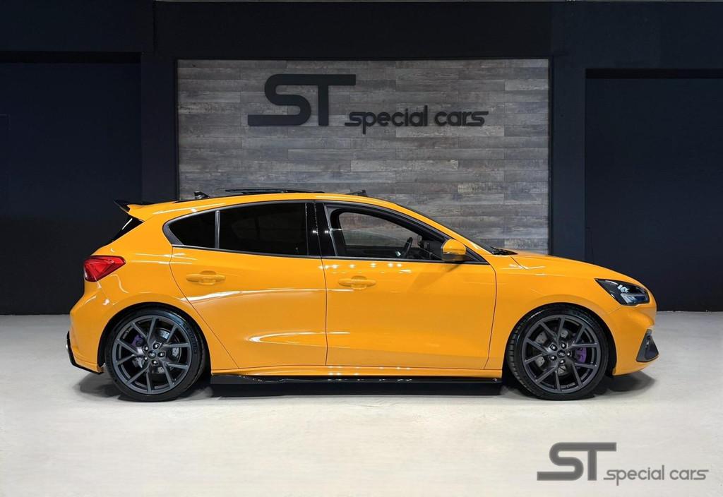 Ford Focus 2.3 EcoBoost ST-3|Pano|Orange Fury, 1408 kg, Gebruikt, Met garantie (alle), 2300 cc