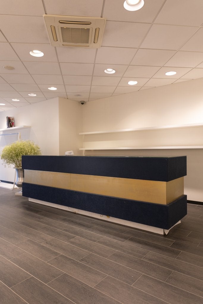 MOET WEG – Complete winkelinrichting kledingzaak