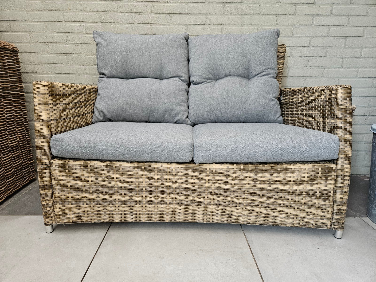 Comfortabele tweepersoons rotan bank met kussens, Huis en Inrichting, Banken | Bankstellen, 150 tot 200 cm, Tweepersoons, 75 tot 100 cm