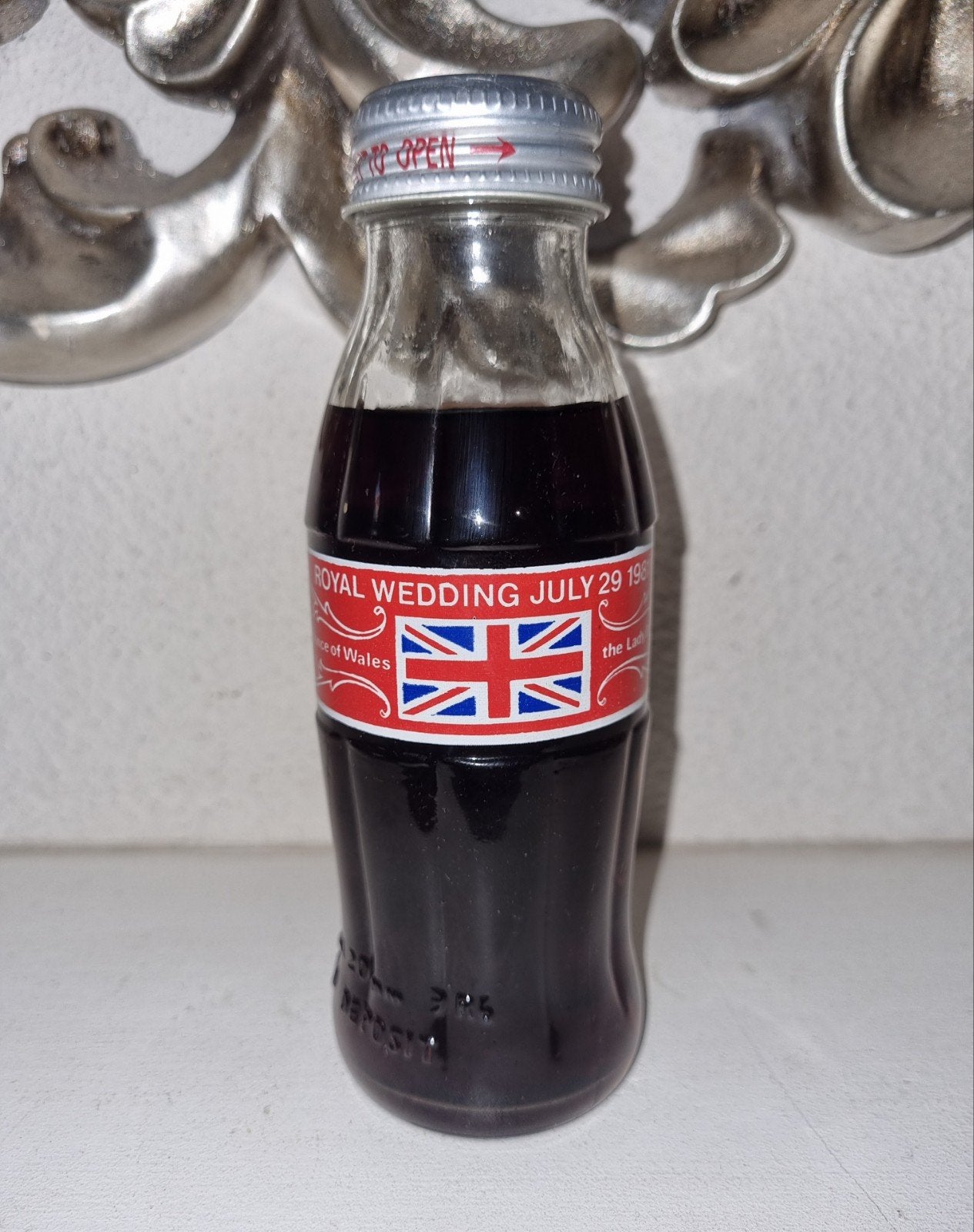 Coca-Cola fles Royal Wedding Charles & Diana 1981, Verzamelen, Ophalen of Verzenden, Zo goed als nieuw, Verpakking