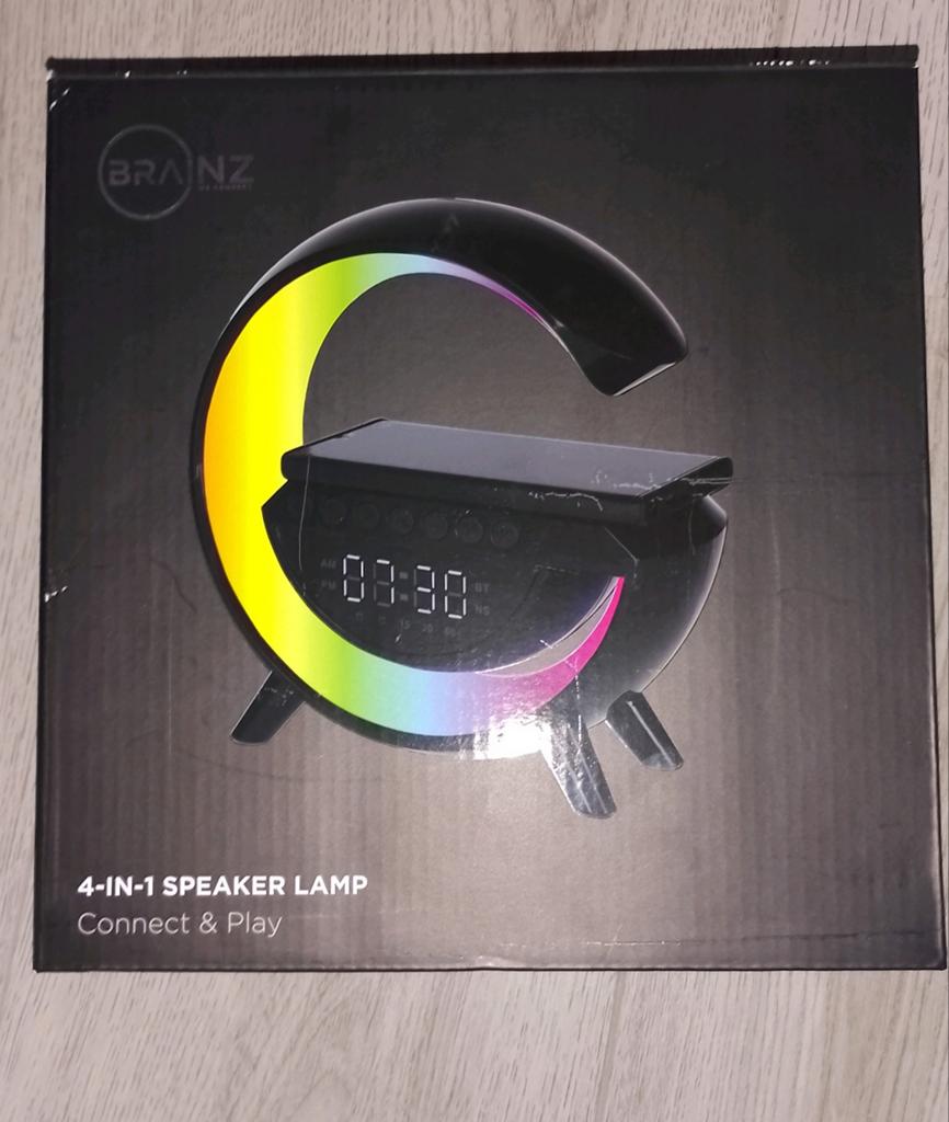 NIEUW 4-in-1 WEKKER RADIO OPLADER LAMP, Ophalen of Verzenden, Nieuw, Digitaal