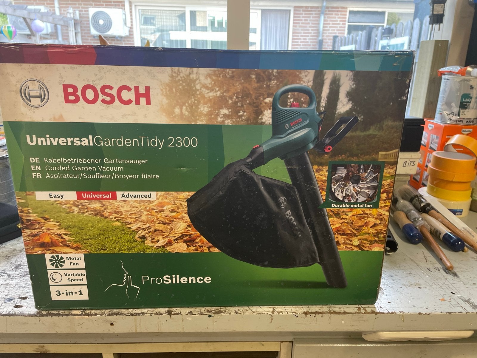 Bosch UniversalGardenTidy 2300 Bladblazer/Bladzuiger, Met opvangzak, Handgedragen, Nieuw, Ophalen of Verzenden