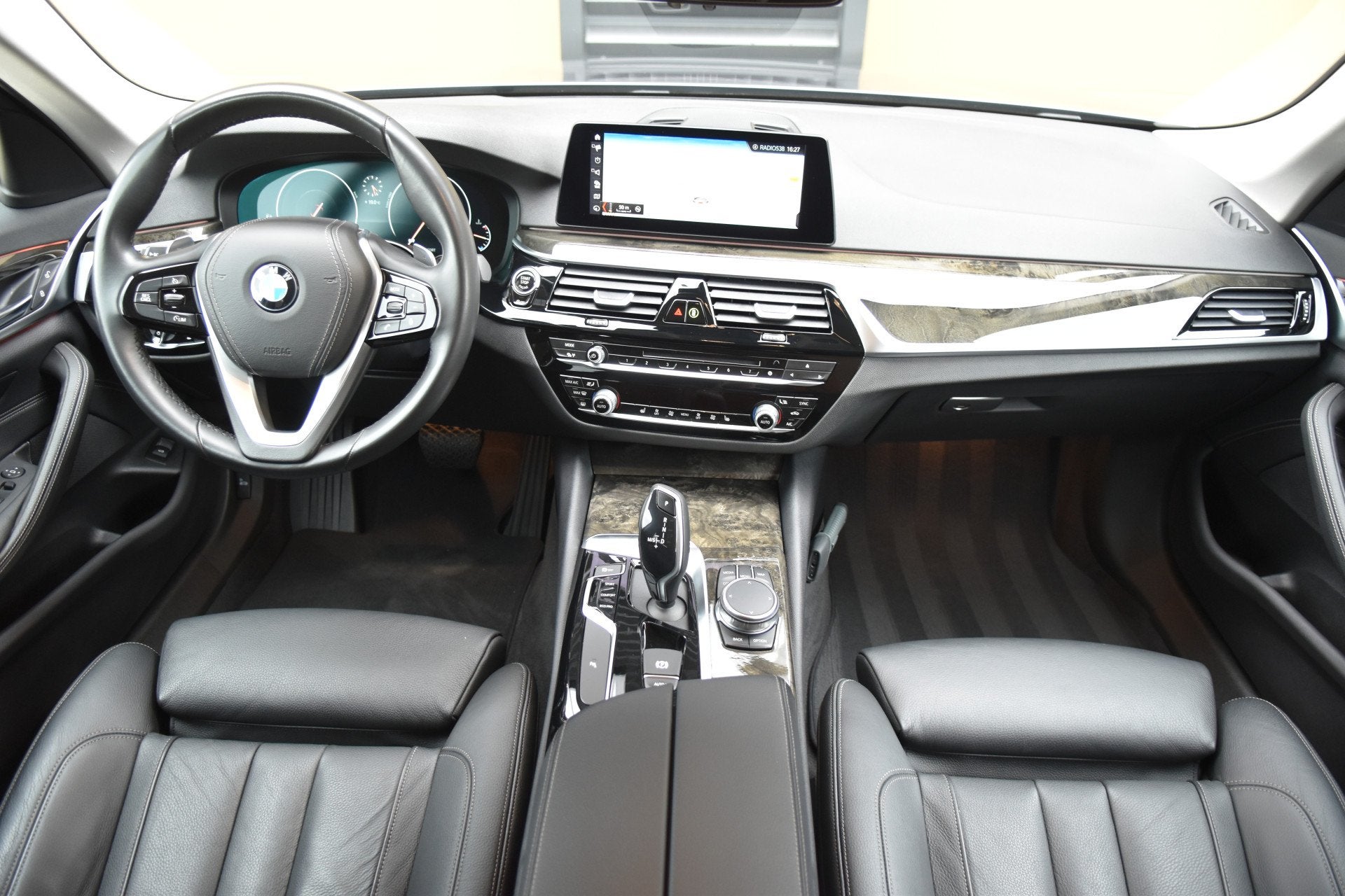 Foto 3 van BMW 5 Serie Touring 520i High Executive Edition * Comfortsto