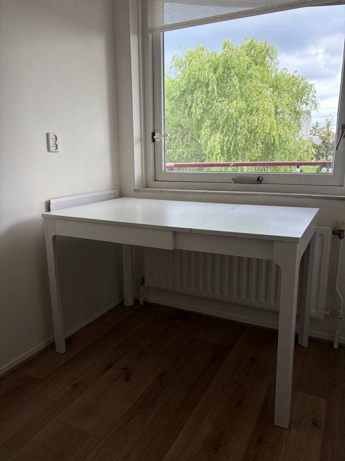 Uitschuifbare tafel/bureau
