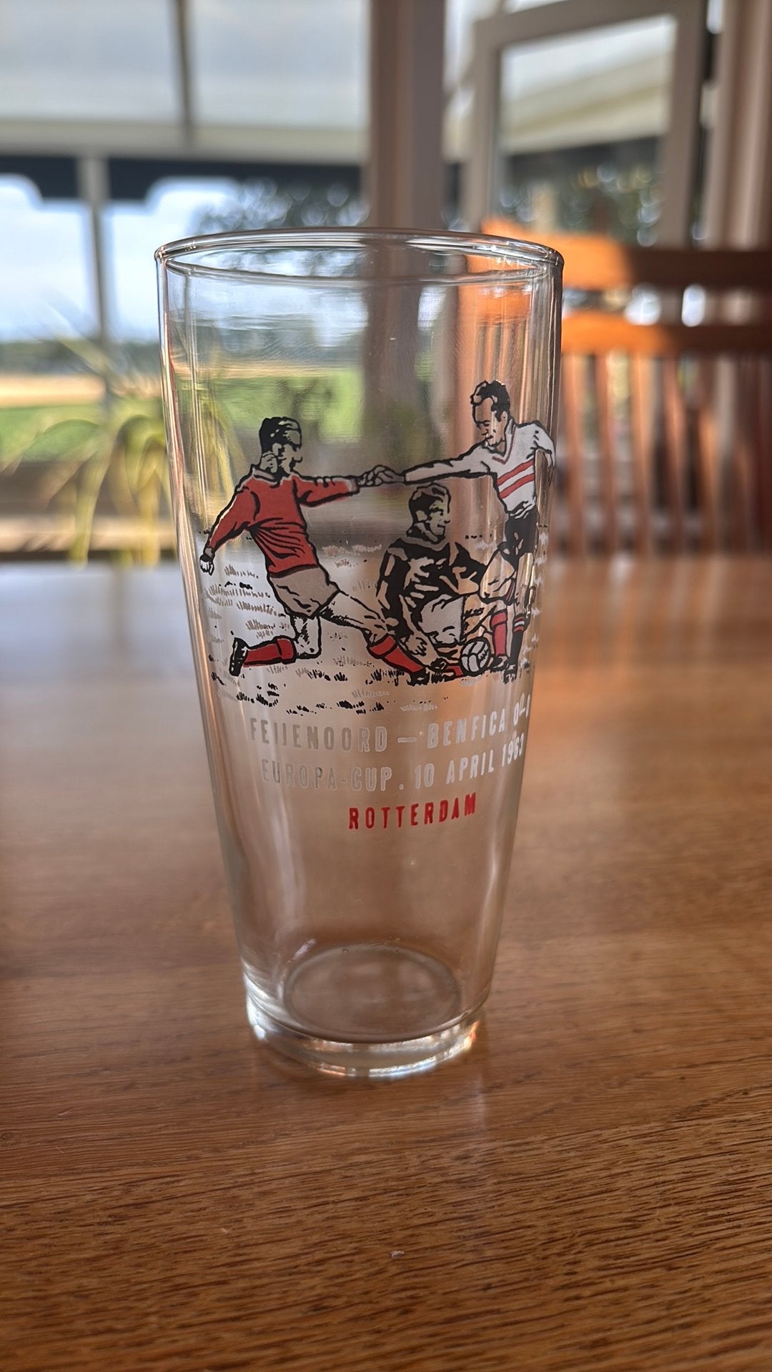 Feyenoord - Benfica bierglas 1963, Verzamelen, Glas en Borrelglaasjes, Ophalen of Verzenden, Zo goed als nieuw, Bierglas