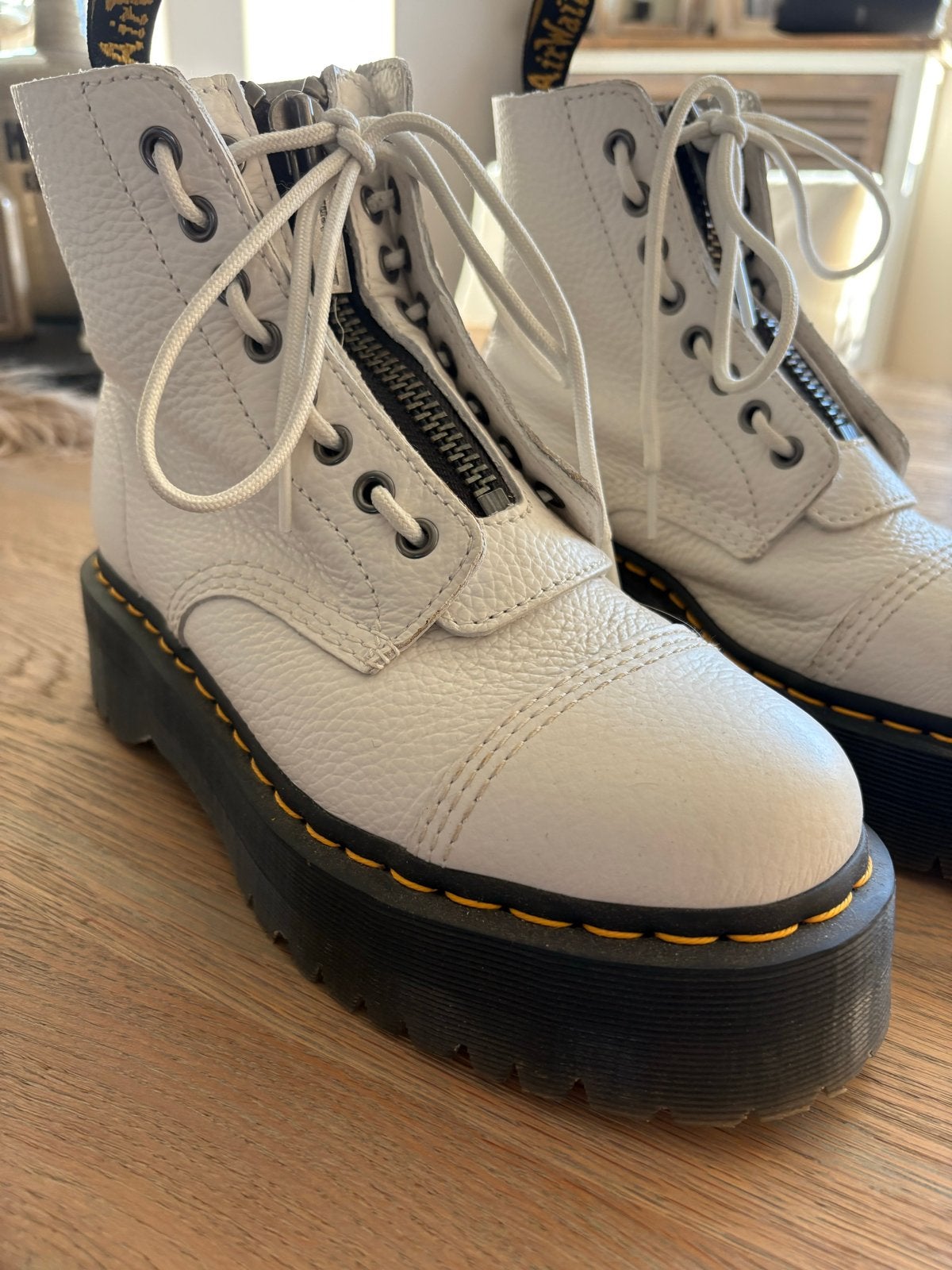 Dr. Martens Sinclair Getrommeld Leer Maat 40 - Nieuwstaat, Wit, Lage of Enkellaarzen, Ophalen of Verzenden, Zo goed als nieuw