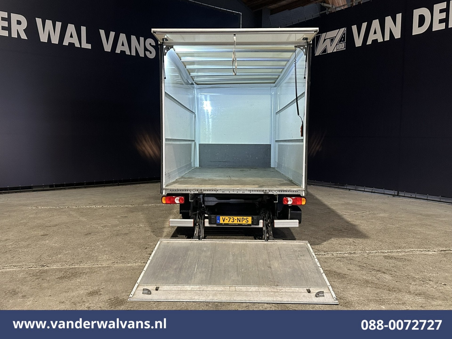 Peugeot Boxer 2.2 BlueHDi 141pk Bakwagen 436cm Lang Laadklep, Voorwielaandrijving, Stof, Gebruikt, 4 cilinders