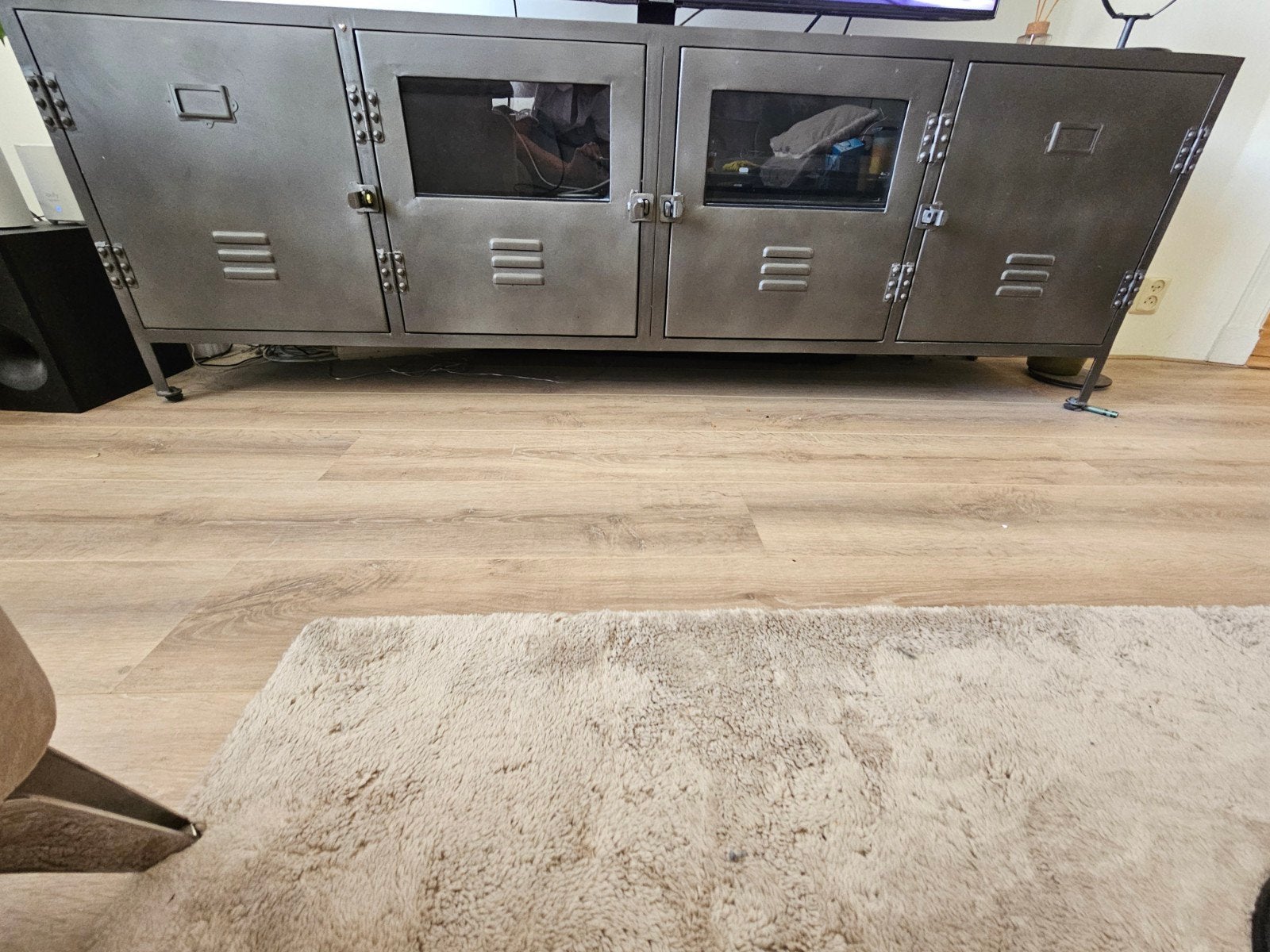 Stoer metalen tv-meubel - 190x40x60 cm, Gebruikt, 150 tot 200 cm, Ophalen of Verzenden, Minder dan 100 cm