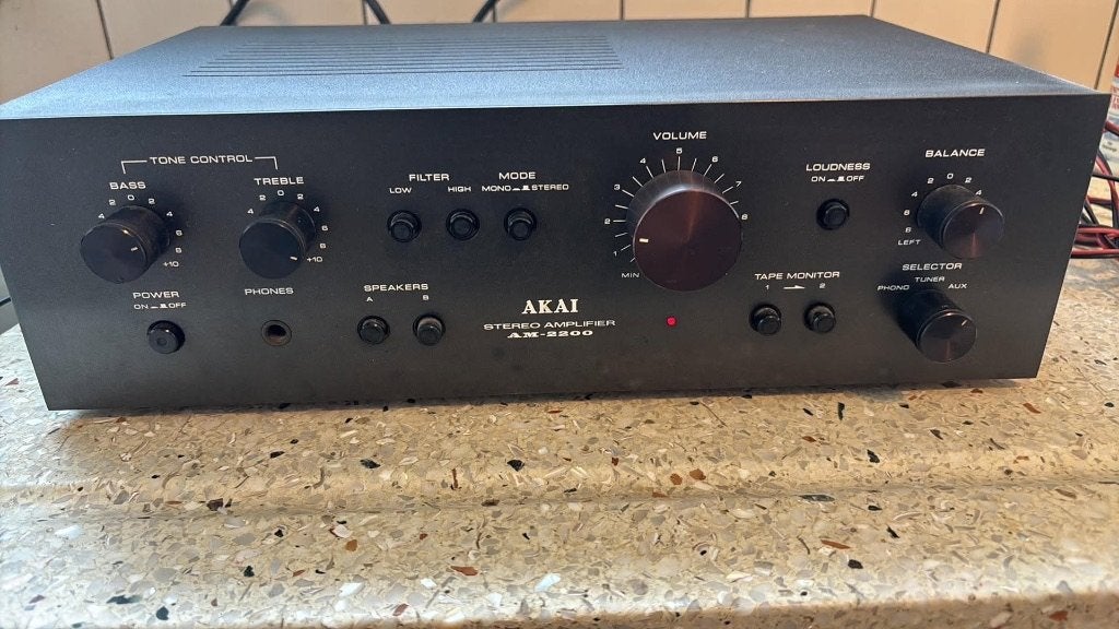 akai am 2200 versterker, Overige merken, Gebruikt, Ophalen of Verzenden, Minder dan 60 watt