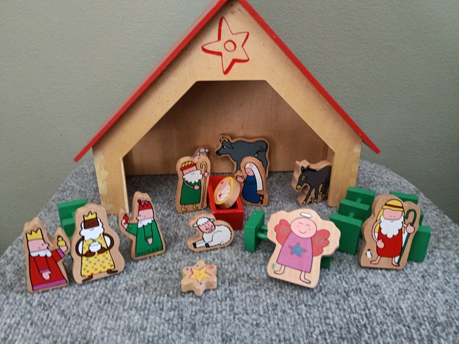 Houten Kerststal met figuren - kleine beschadigingen, Gebruikt, Jongen of Meisje, Onbekend, Ophalen of Verzenden