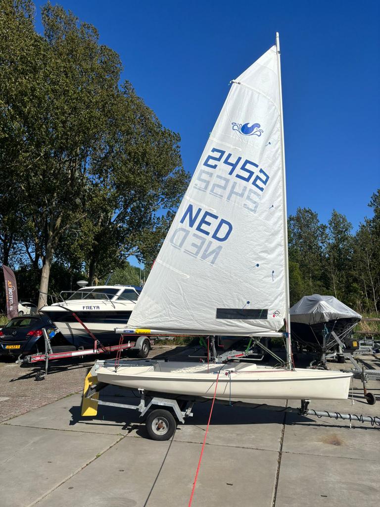 Wedstrijd Zeilboot Splash compleet uitgerust + trailers etc., Watersport en Boten, Open zeilboten, Ophalen, Geen motor, Info@splash-boot.com