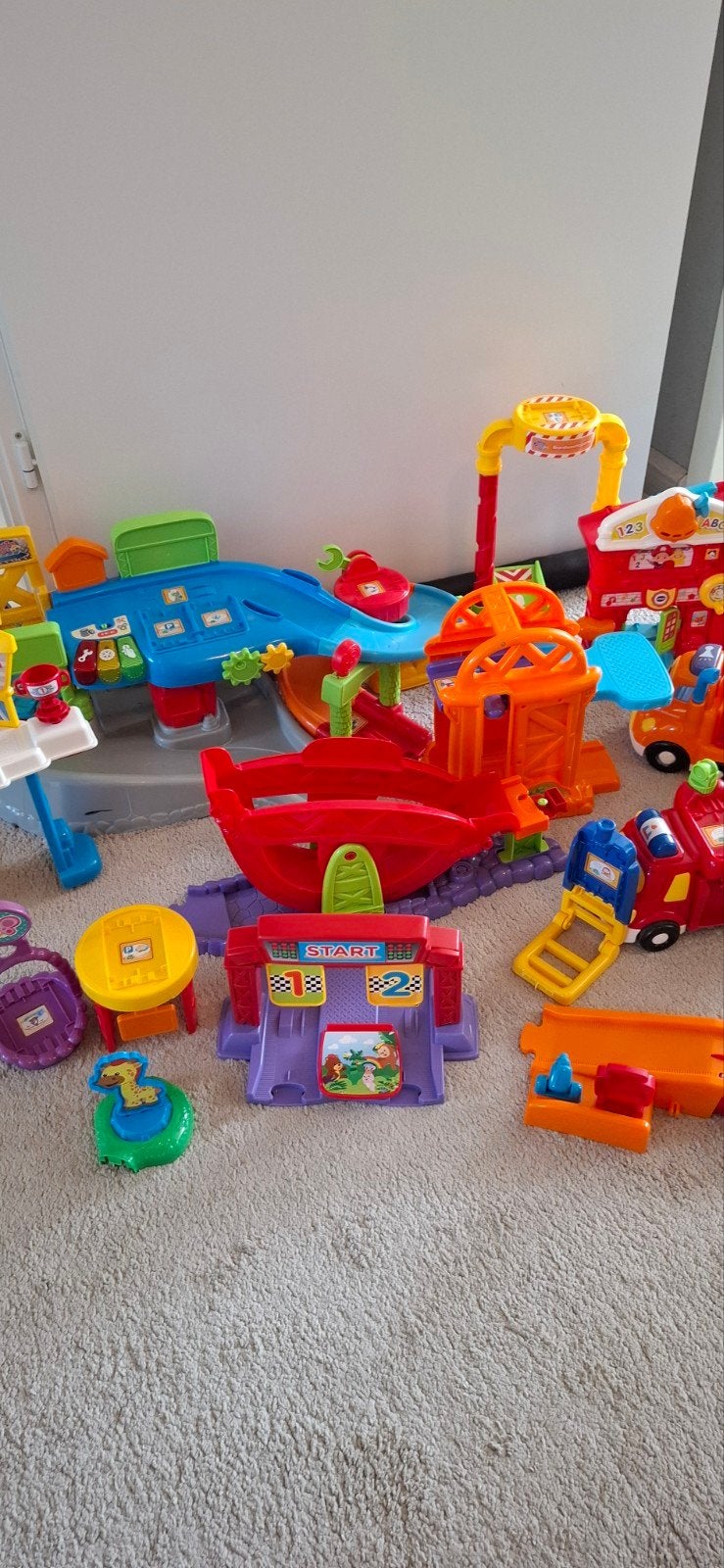Vtech zeer veel speelgoed o,a garage, racebaan en nog meer, Kinderen en Baby's, Speelgoed | Vtech, Ophalen