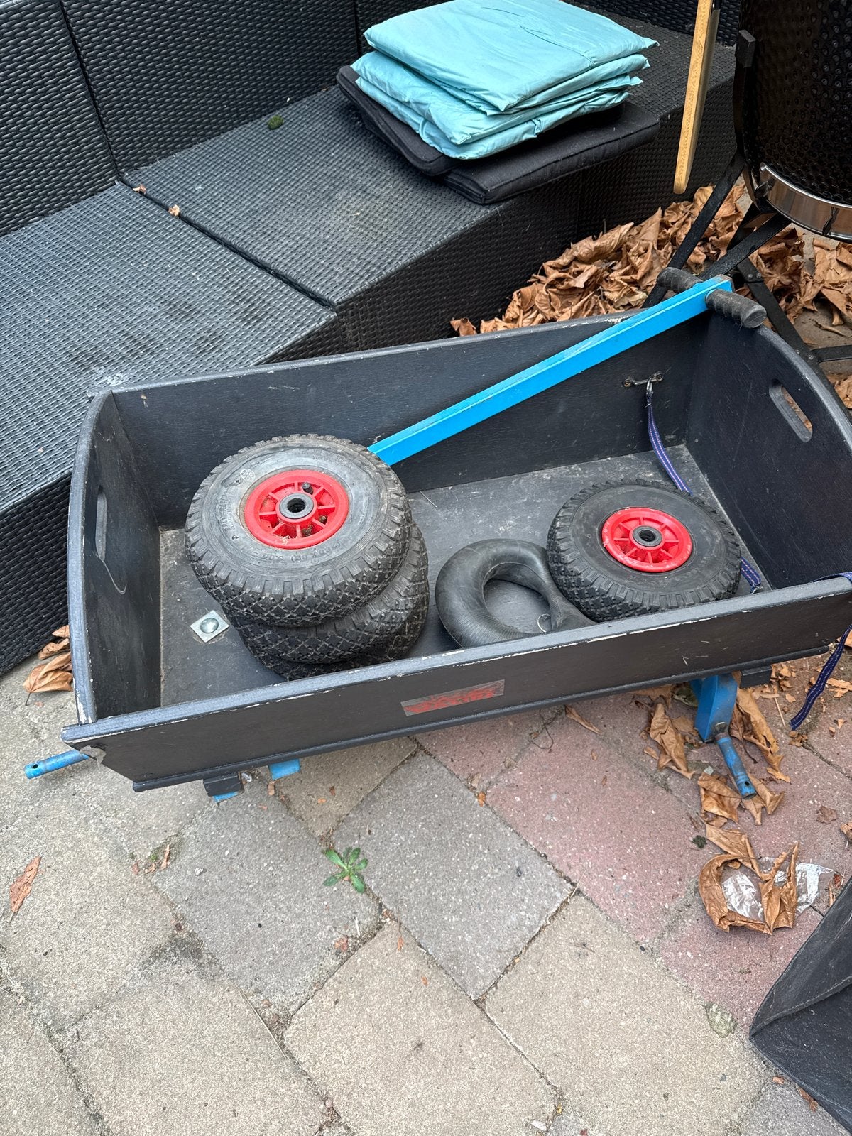 Bolderkar met 1 lekke band - wielen en stang afneembaar, Ophalen of Verzenden, Gebruikt
