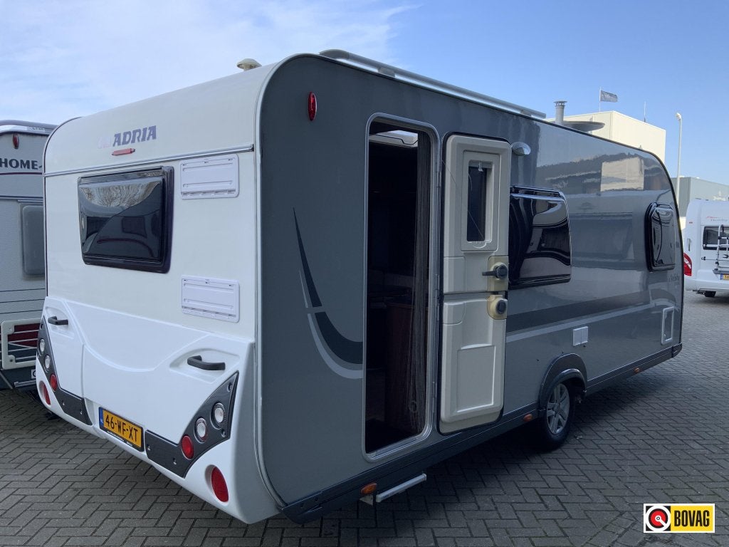 Adria Adiva 553 PH, Rondzit, Schokbreker, Bedrijf, 6 tot 7 meter