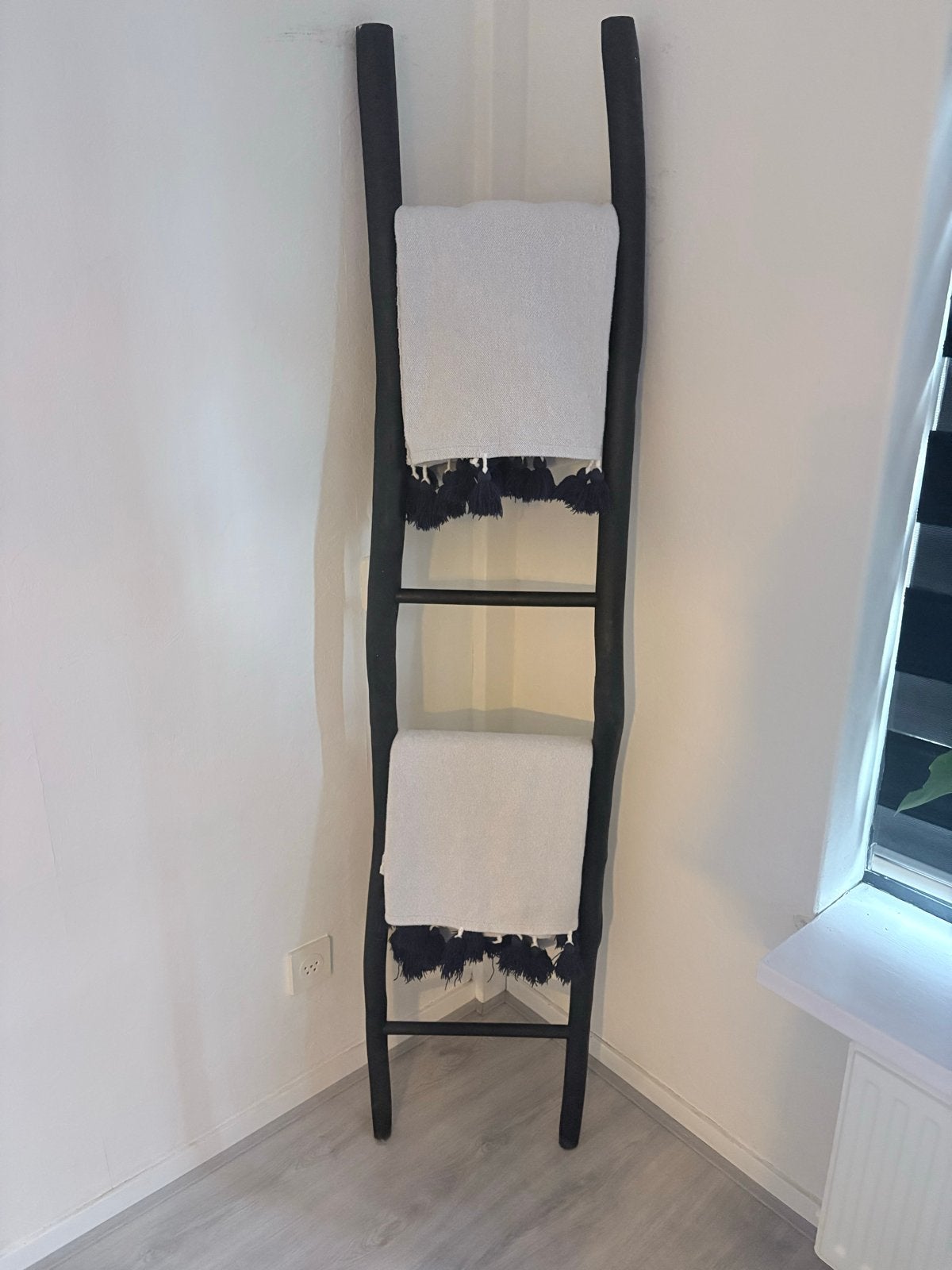 Decoratieve zwarte ladder met plaid, Ophalen, Zo goed als nieuw