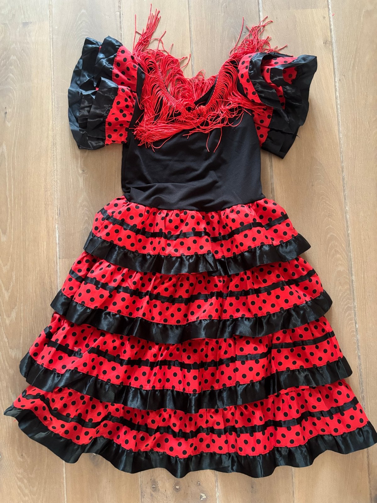 Flamenco jurk rood/zwart stippen - Spaans kostuum 5-6 jaar, Ophalen of Verzenden, Gebruikt, 110 t/m 116, Meisje