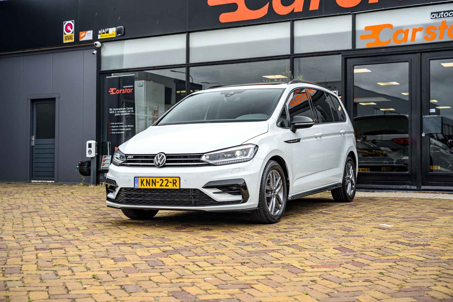 Volkswagen Touran 1.5 TSI R-Line 7p.|Carplay|Camera|Pano, Auto's, Euro 6, 4 cilinders, 150 pk, 7 stoelen