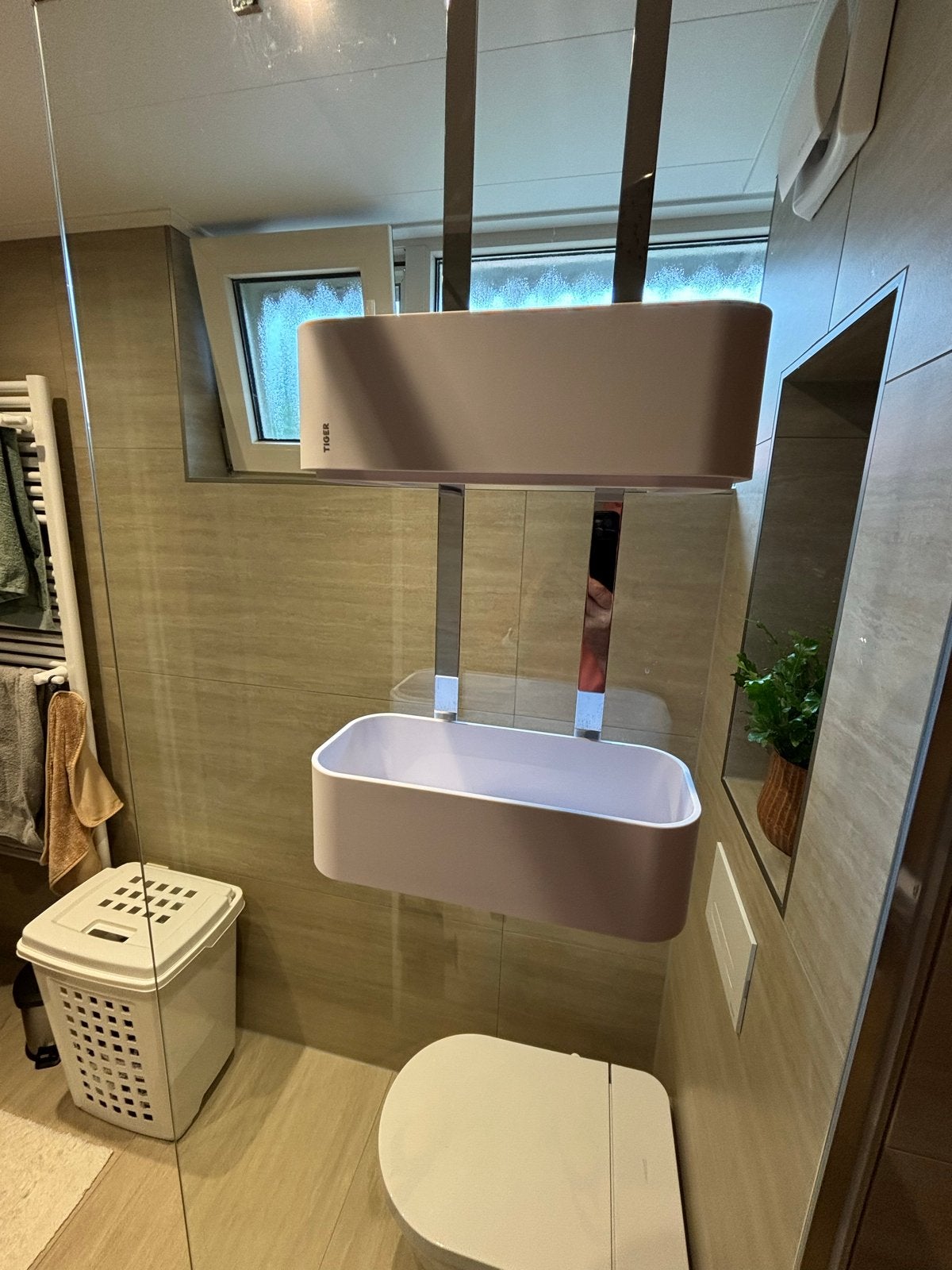Zo goed als nieuw ophangsysteem Tiger voor douche, Ophalen, Zo goed als nieuw, Douche-accessoire, Wit