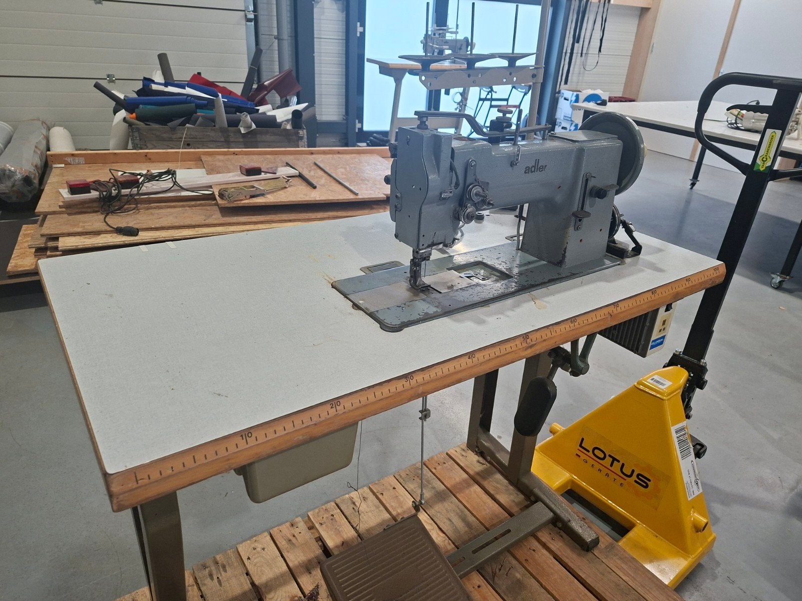 Adler Dubbelnaald Naaimachine met Stappenmotor, Ophalen