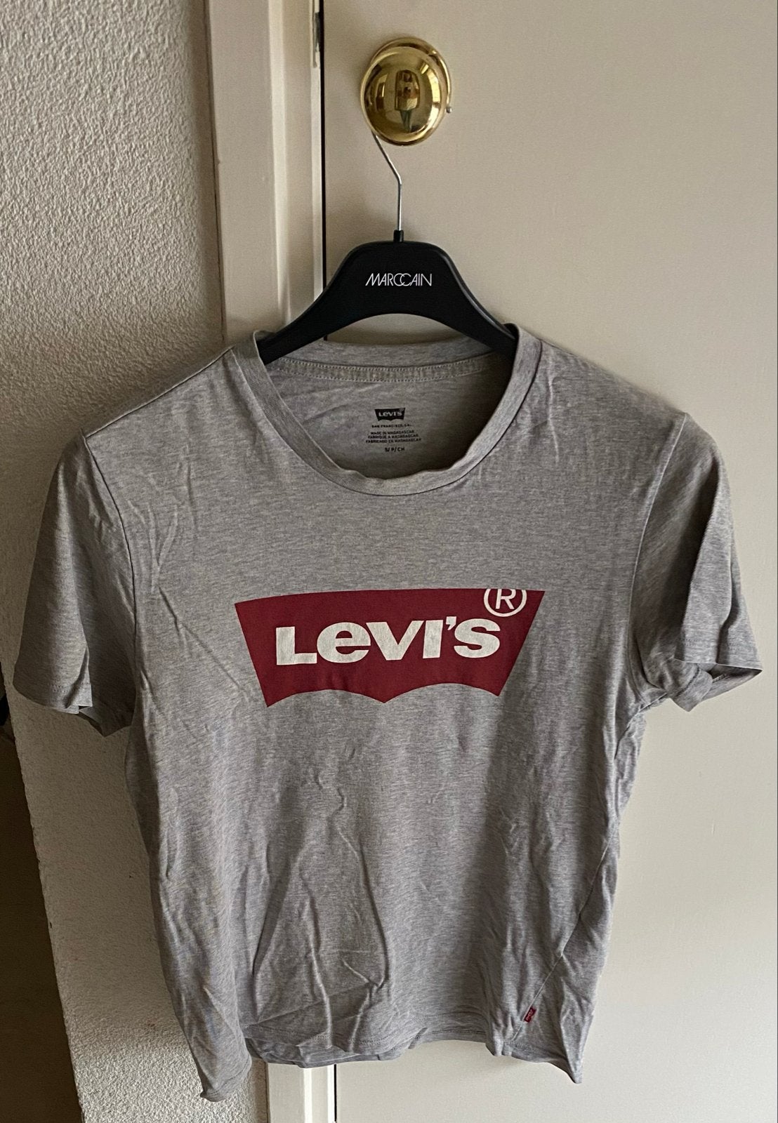 Levi's T-shirt grijs met rood logo - Maat S, Verzenden, Nieuw, Grijs