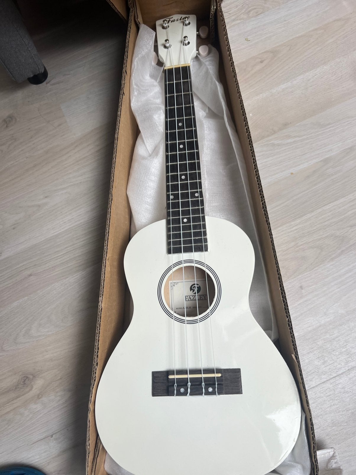 ukelele fazley k23 w wit, Ophalen of Verzenden, Zo goed als nieuw, Overige typen