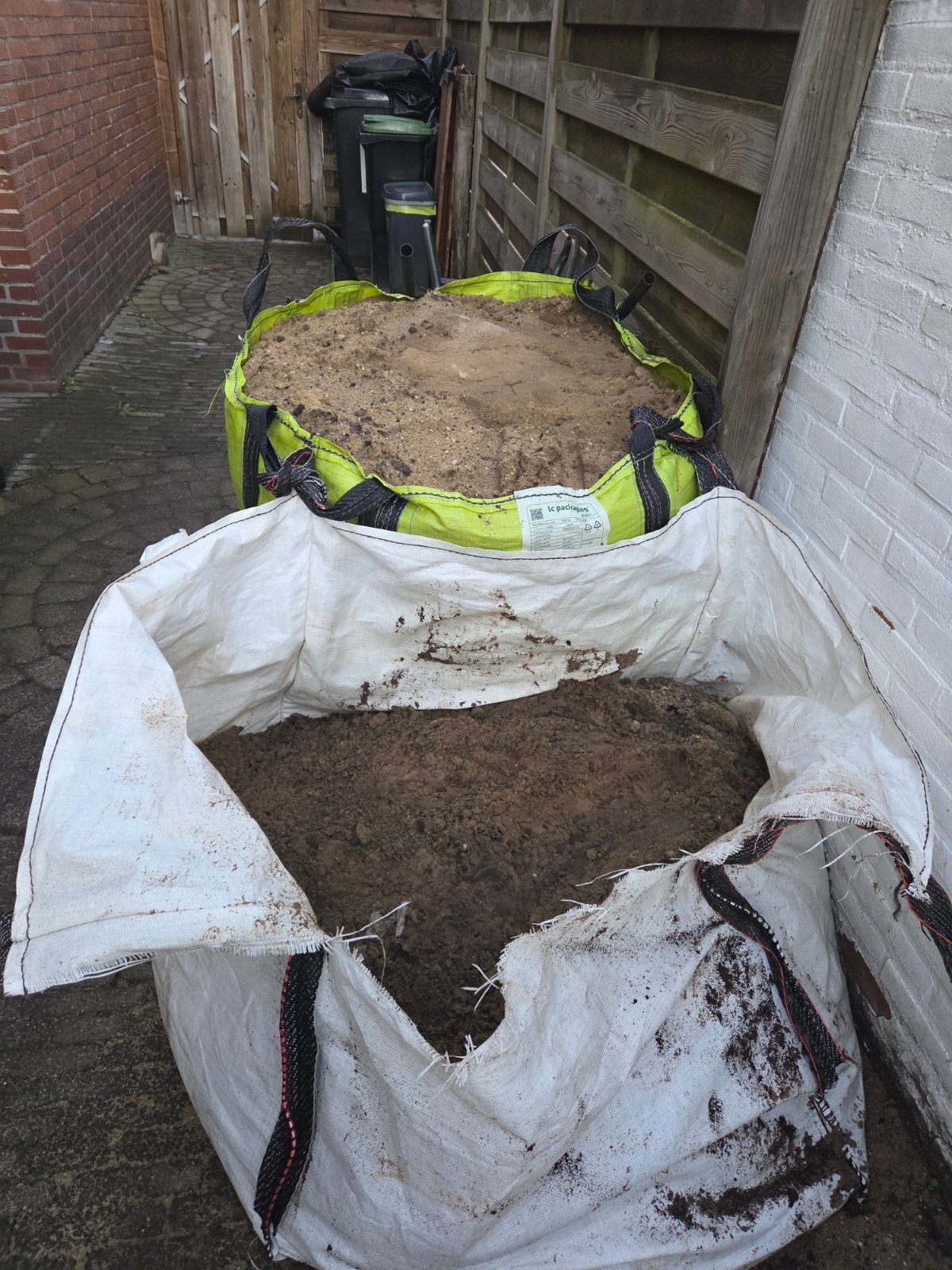 GRATIS Schoon geel zand in big bags, Ophalen, Gebruikt, Ophoogzand