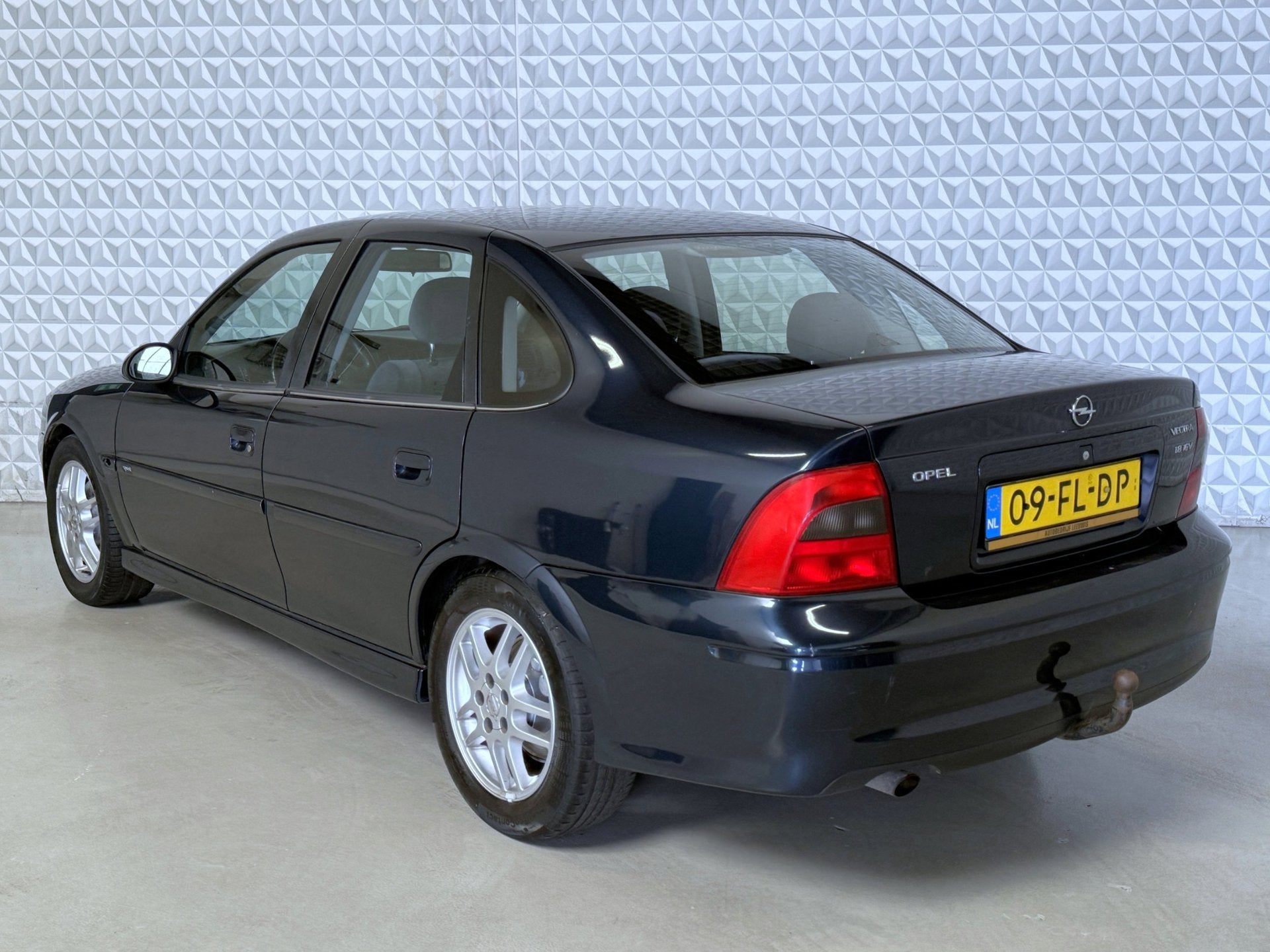 Opel Vectra 1.8-16V Sport Edition in originele staat! 189.00, Auto's, Opel, Automatische klimaatregeling, 4 cilinders, Blauw, Vectra