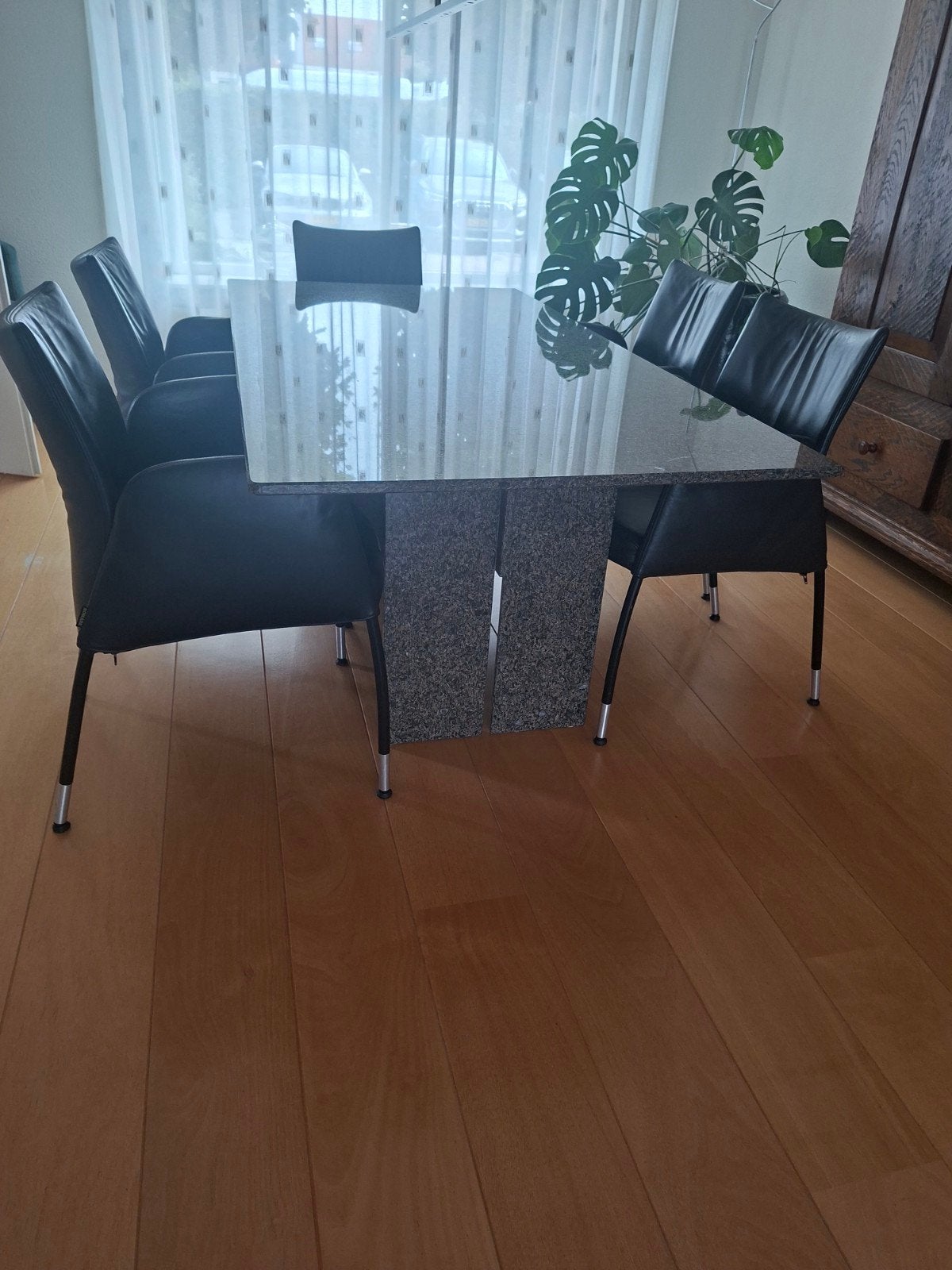 Design granieten eettafel met 6 Nomada leren stoelen, Huis en Inrichting, Ophalen, Overige materialen, 50 tot 100 cm, Zo goed als nieuw
