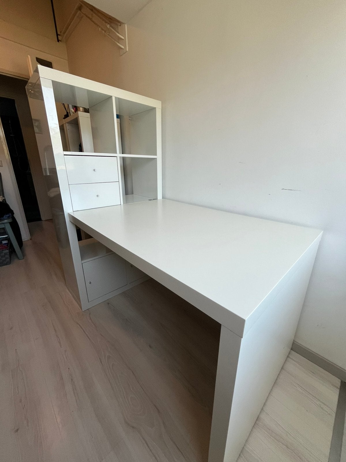 Witte kast met bureau (kallax) zsm ophalen, Huis en Inrichting, Ophalen, Zo goed als nieuw