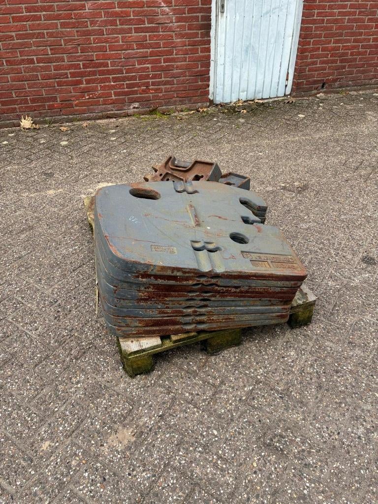 New Holland G/70 Serie 8 x 110 KG Frontgewichten, Ophalen, Gebruikt