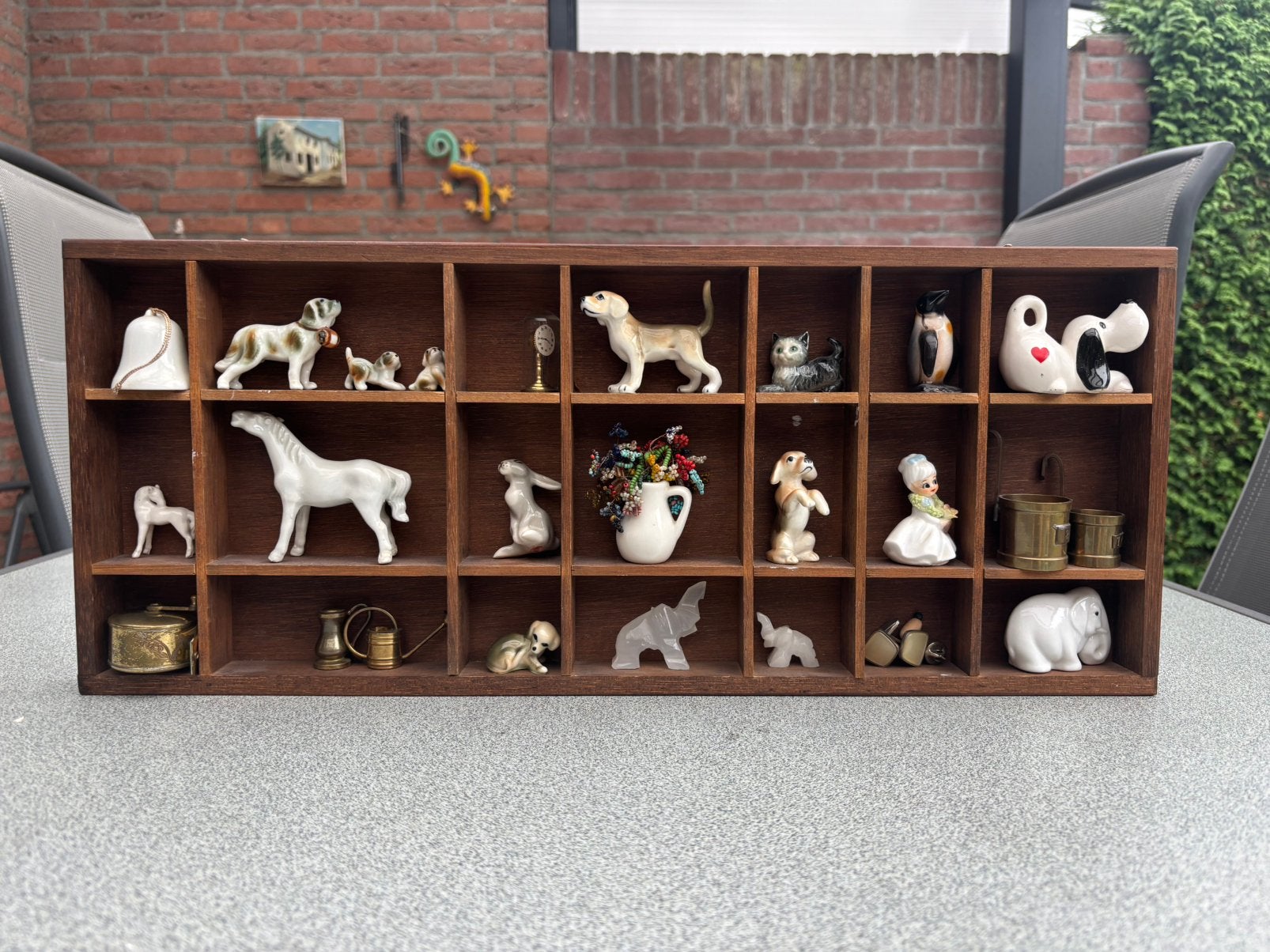 Houten letterbak inclusief verzameling miniatuur beeldjes, Ophalen, Zo goed als nieuw, Dier