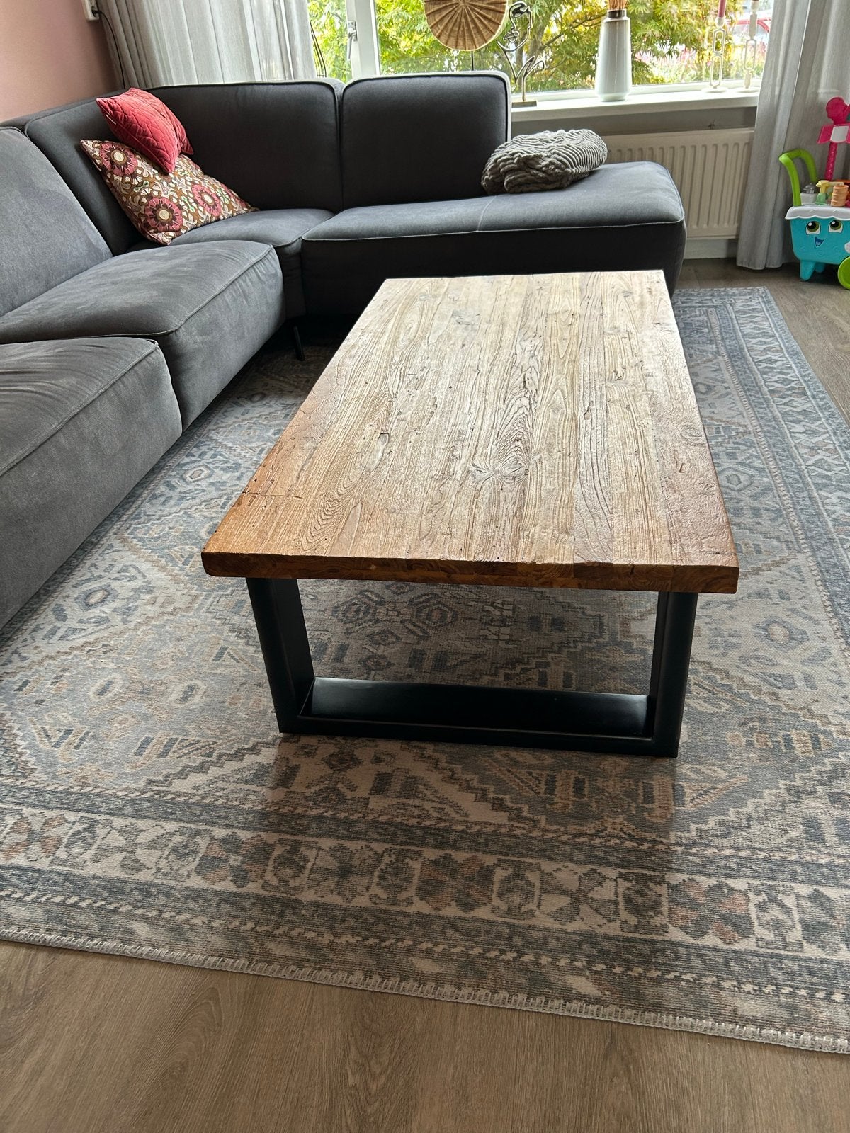 Robuuste salontafel van massief hout met metalen onderstel, Ophalen, 100 tot 150 cm, 50 tot 100 cm, Zo goed als nieuw
