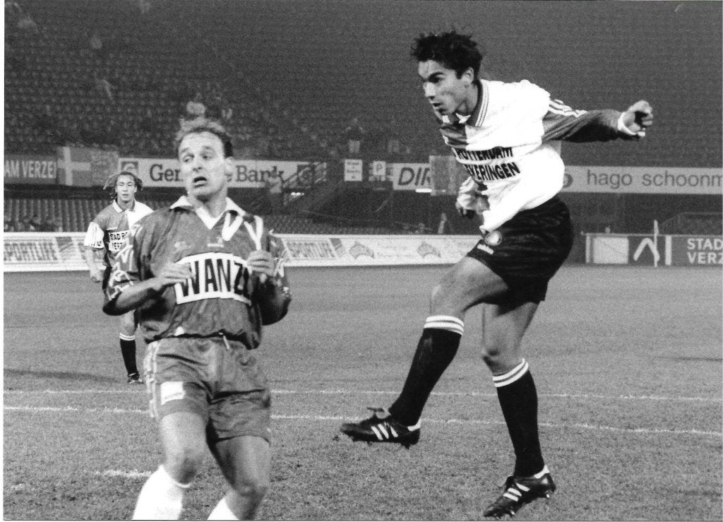 persfoto Piet Bouts 27-11-1996 Baroni - Feyenoord 2x, Verzenden, Zo goed als nieuw, Feyenoord, Poster, Plaatje of Sticker