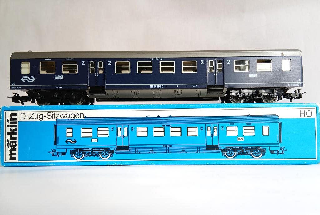 Märklin 4049 NS personenwagen 2e kl met NS pijl., Ophalen, Wisselstroom, Wagon, Märklin