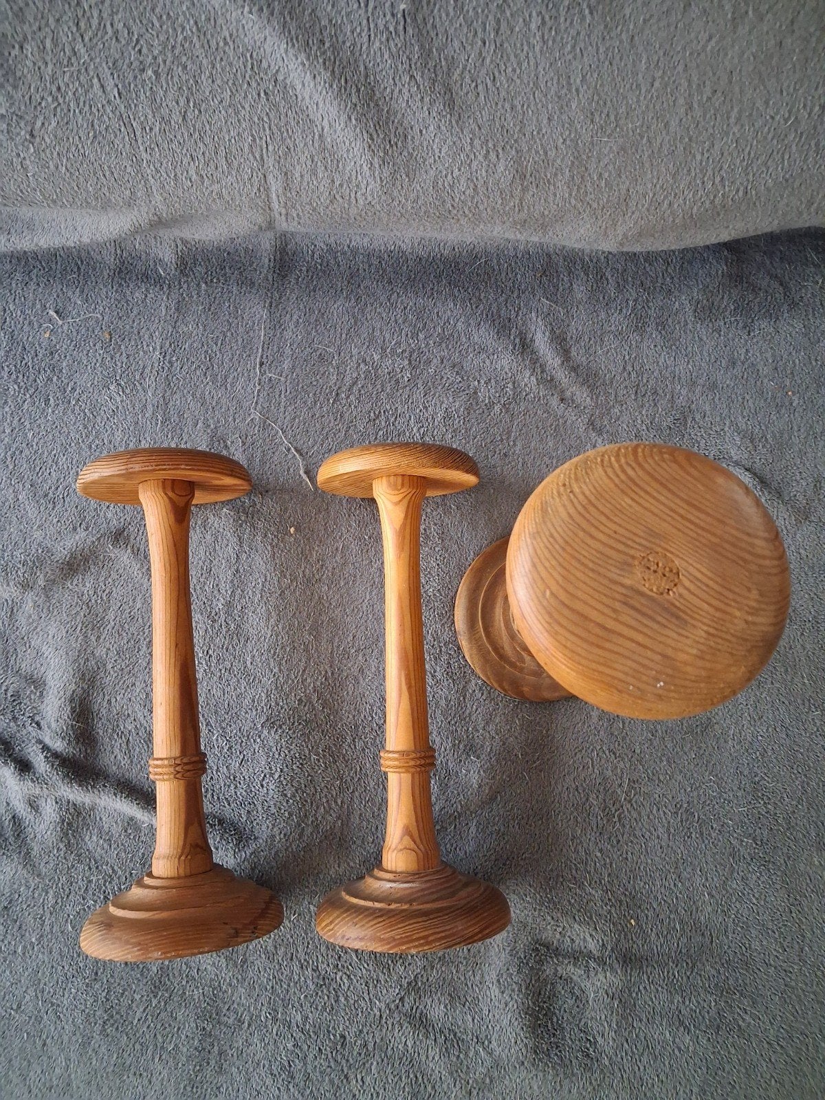 Set van 3 houten hoedenstandaards / pruikenstandaards, Antiek en Kunst, Ophalen of Verzenden