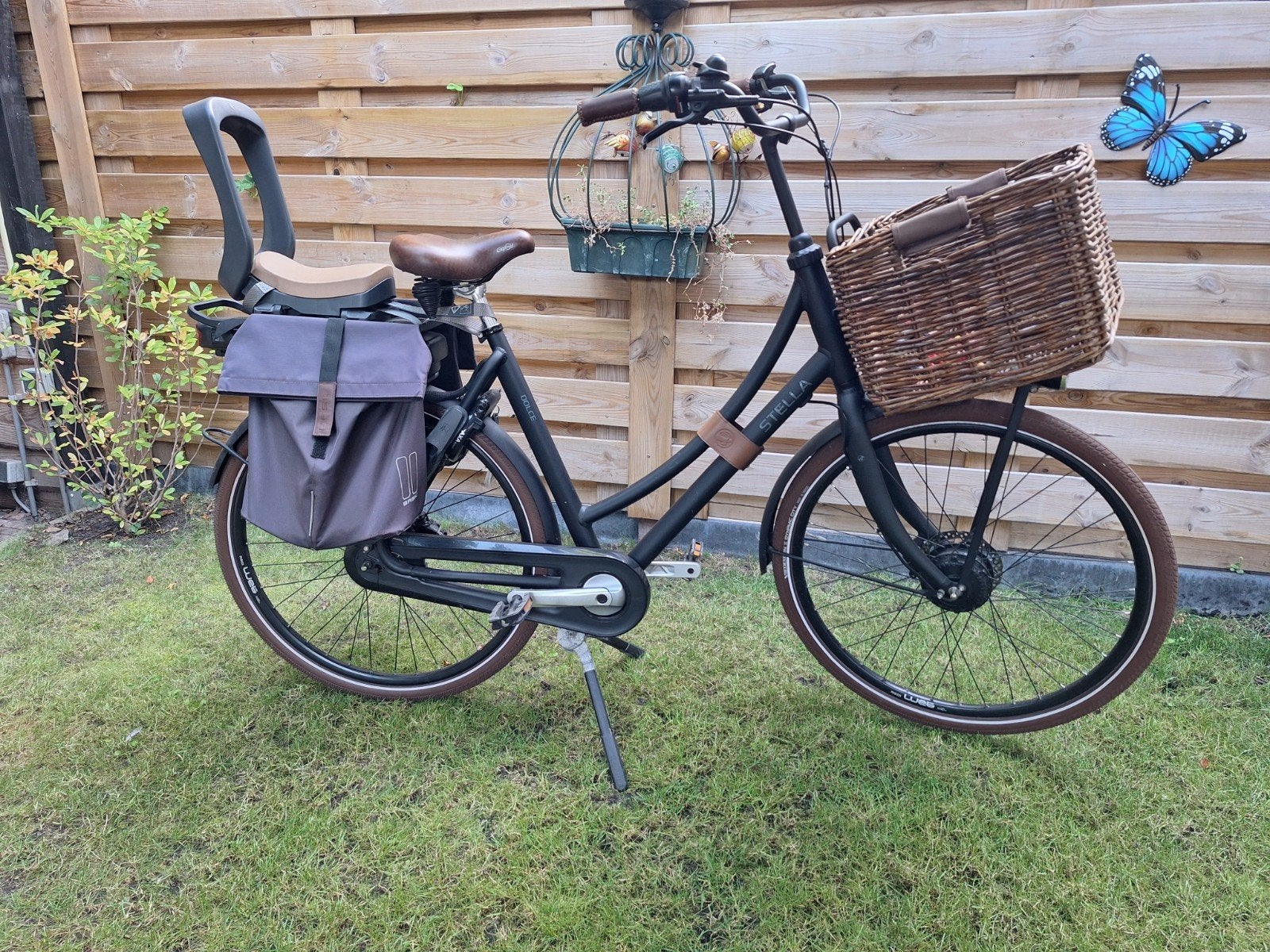 Stella elektrische fiets met mand, Zo goed als nieuw, 50 km per accu of meer, 55 tot 59 cm, Ophalen