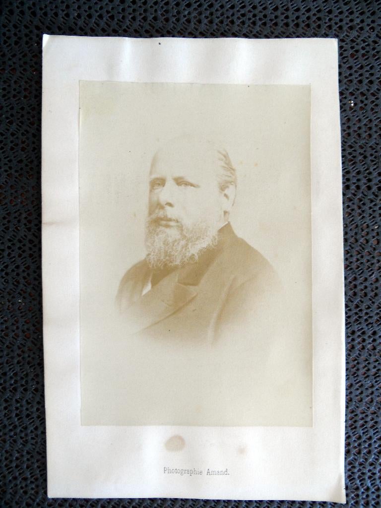foto; Koning Willem III, 1817 - 1890. Photographie Amand, Verzamelen, Ophalen of Verzenden, Gebruikt, Nederland, Kaart, Foto of Prent
