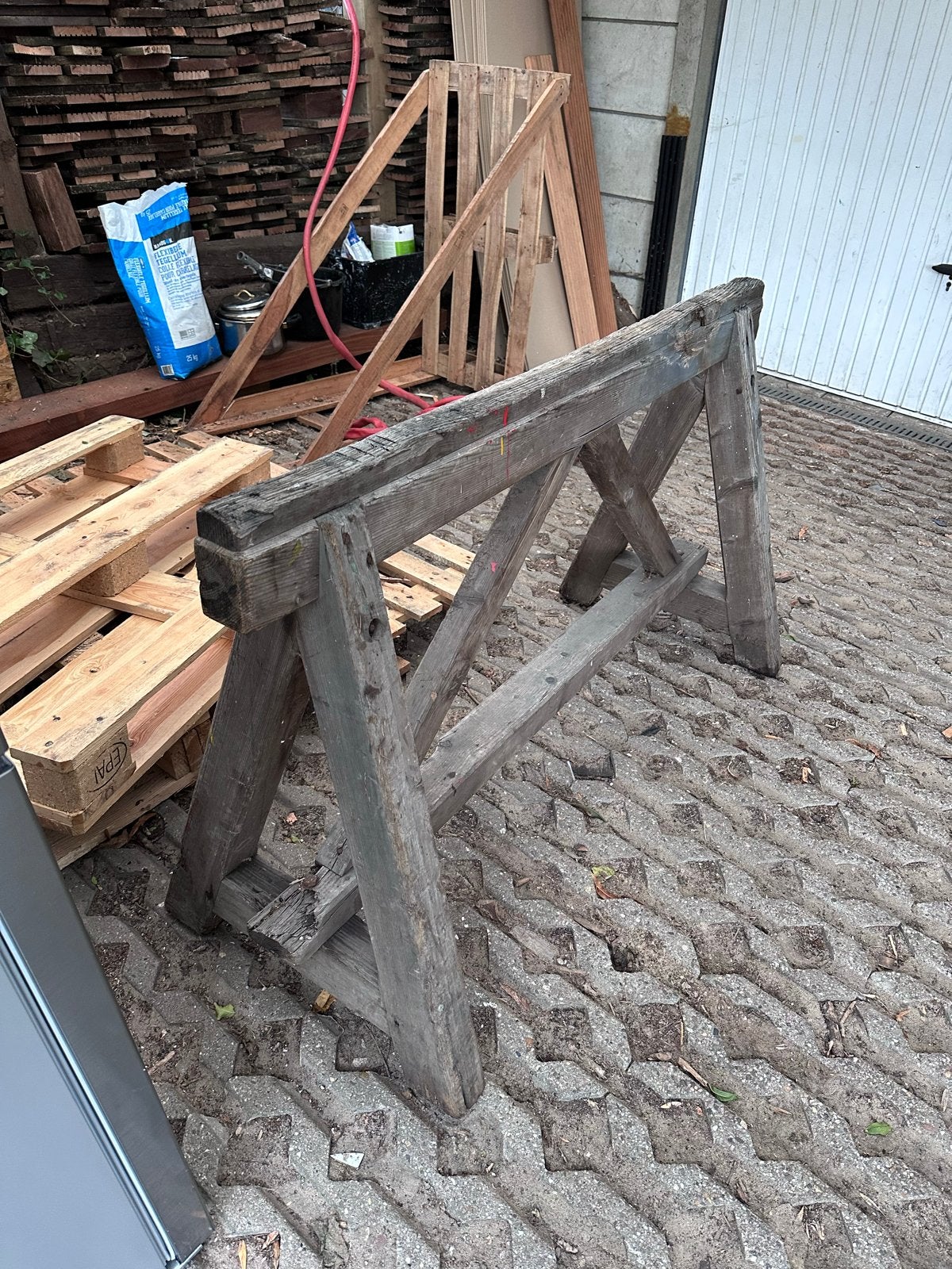 Twee grote en stevige houten schragen (88x145 cm), Ophalen of Verzenden, Gebruikt, Minder dan 2 meter