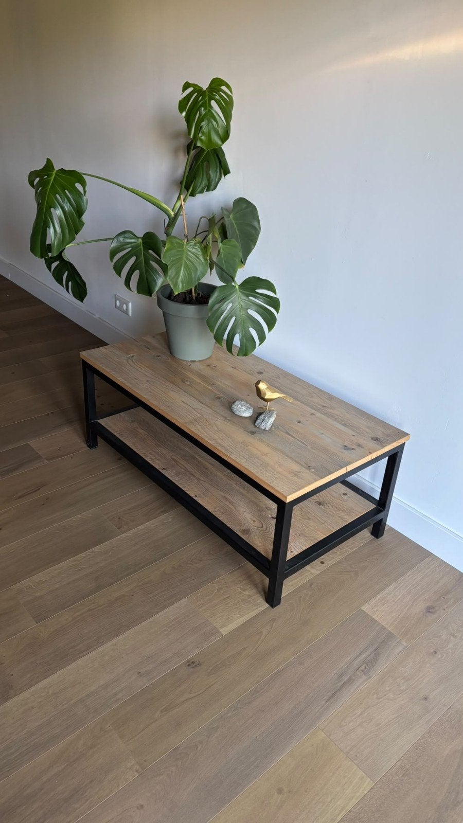 Salontafel met houten blad en metalen onderstel, Ophalen, Hout, Gebruikt, Bruin