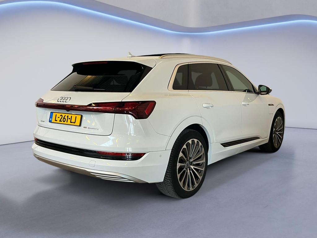 Audi E-tron 55 quattro Business edition Plus 95 kWh|PANO|INR, Auto's, Audi, Automaat, 131 €/maand, Zwart, 95 kWh