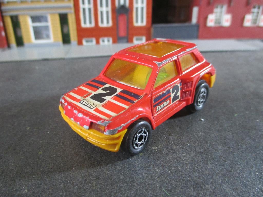 Renault 5 Turbo 2 - 'Majorette Motor' met frictiemotor rood, Hobby en Vrije tijd, Modelauto's | Overige schalen, Ophalen of Verzenden