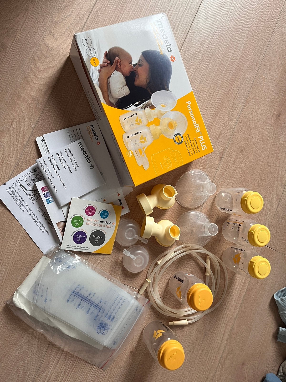 Medela personal fit plus met extra flesjes en bewaarzakjes, Ophalen of Verzenden, Gebruikt, Borstkolf