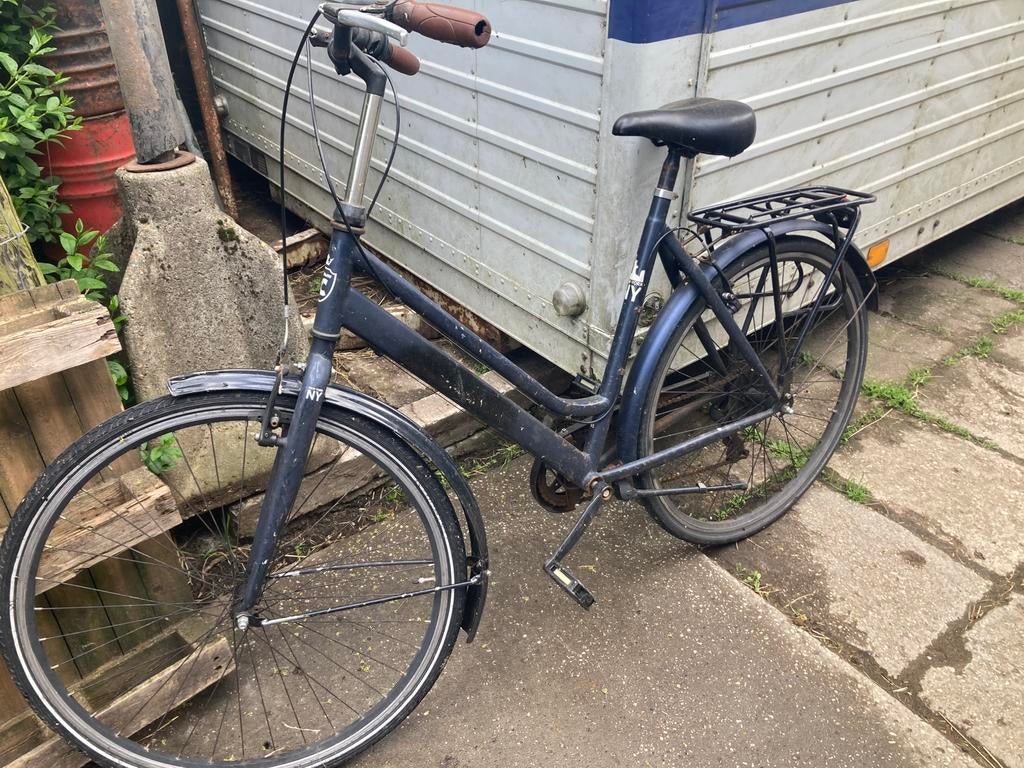 Damesfiets rijd goed, Ophalen, Zo goed als nieuw, Versnellingen