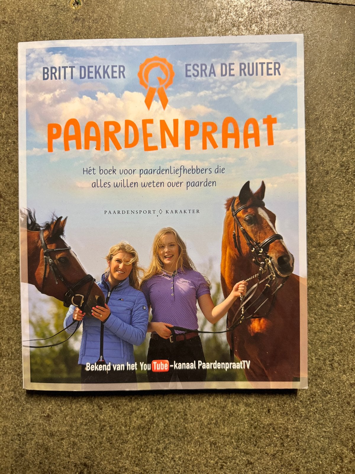 Paardenpraat tv boek, Ophalen of Verzenden, Zo goed als nieuw
