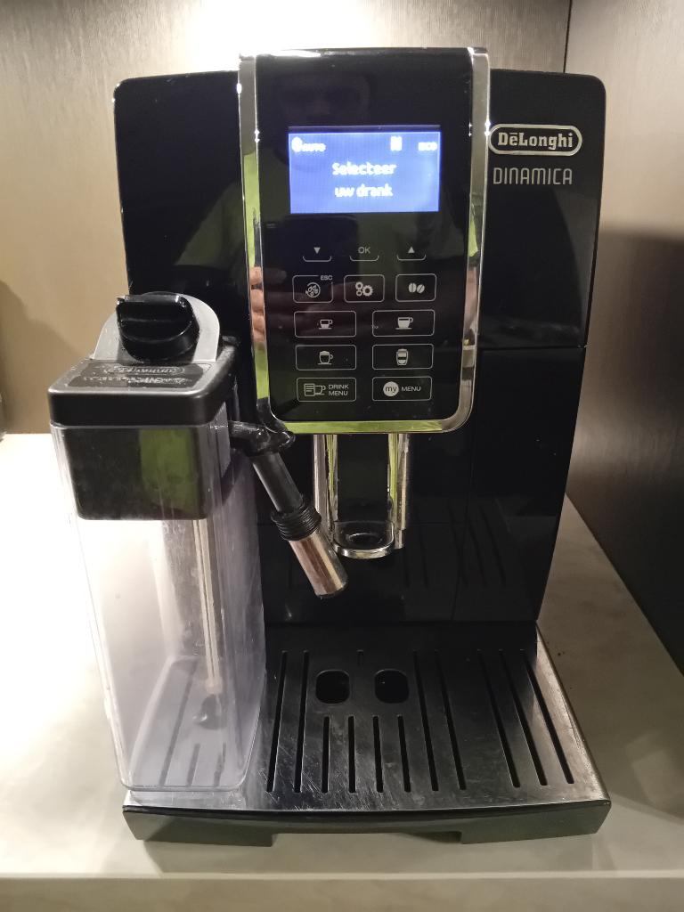 De’Longhi Dinamica Koffiemachine – Zwart ️- WEG IS WEG!, Ophalen, Afneembaar waterreservoir, Gebruikt, Koffiemachine