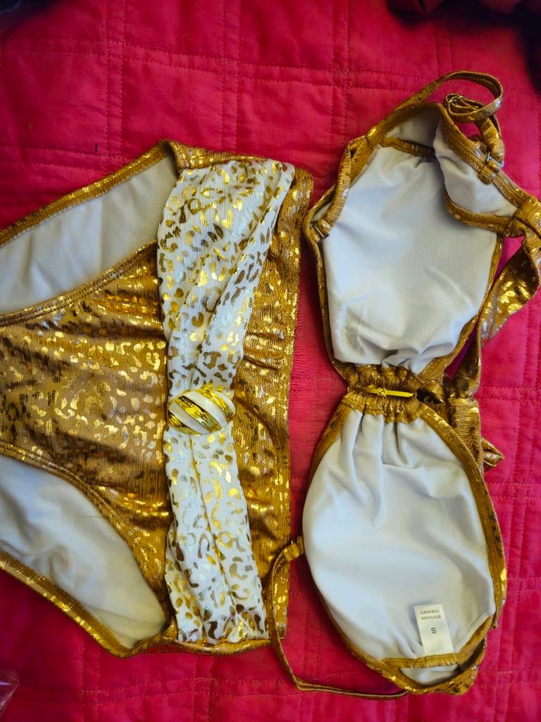 Gouden bikini set -  nieuw, Kleding | Dames, Badmode en Zwemkleding, Zo goed als nieuw, Bikini, Overige kleuren, Ophalen of Verzenden