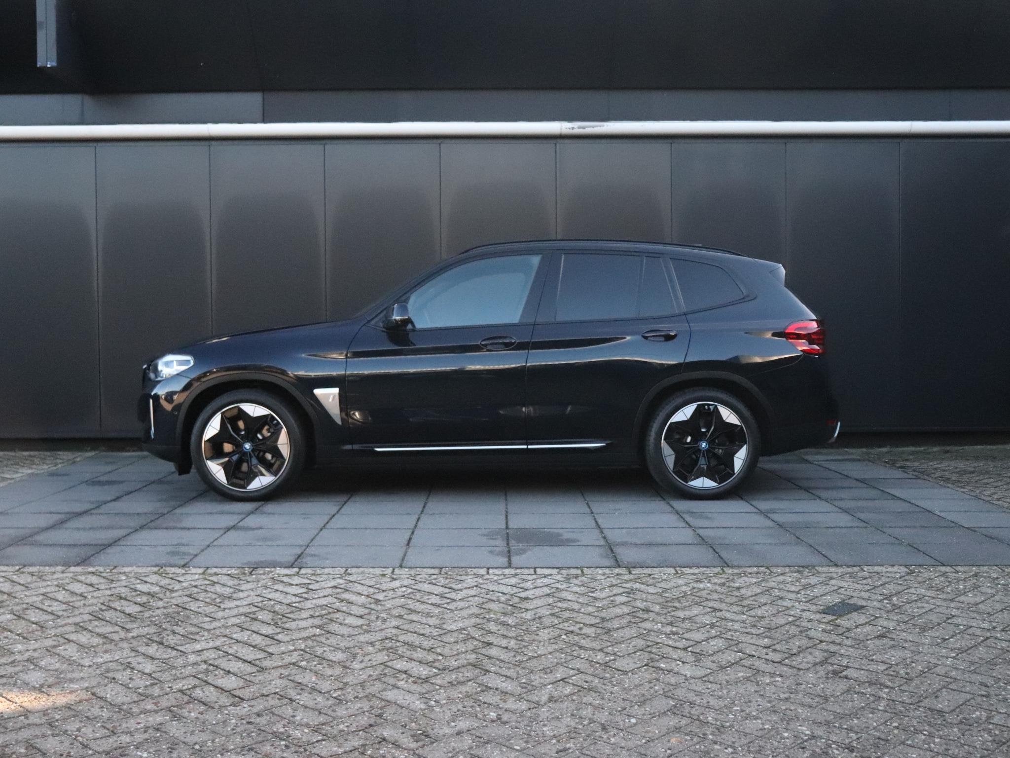 BMW iX3 High Executive 80 kWh | LEDER | MEMORY | H&K | PANO-, Auto's, Automaat, Dealer onderhouden, Achterwielaandrijving, Gebruikt